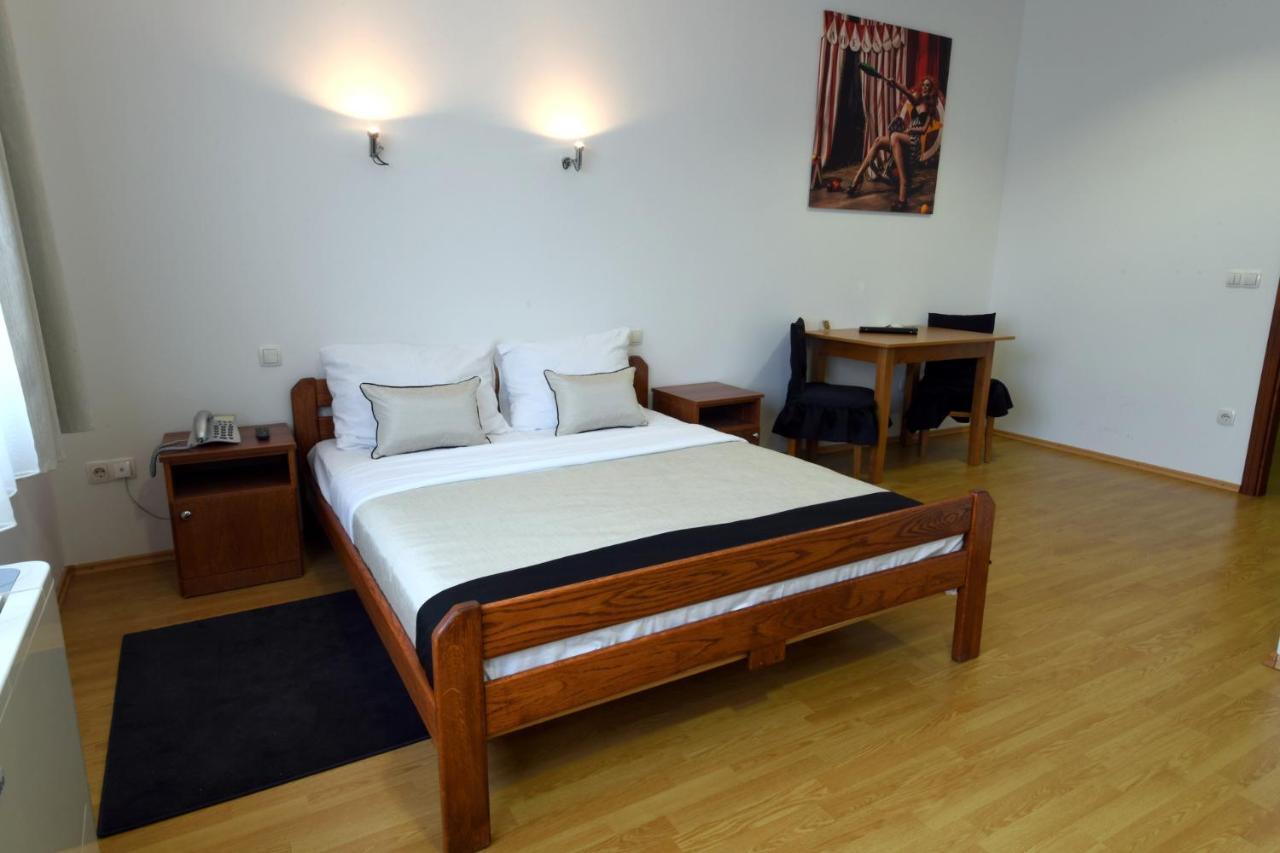 Apartments & Rooms Krizevci Екстер'єр фото